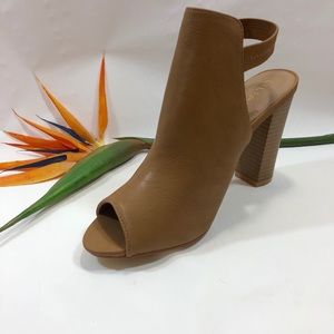 NWOB Women’s Faux Leather Peep Toe Sandal